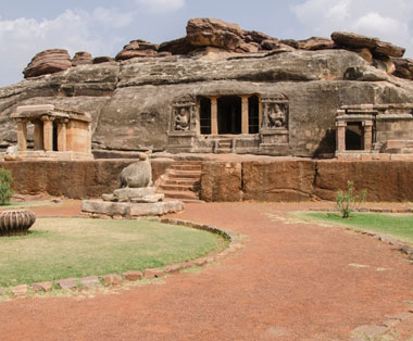 ravana padi cave temple aihole